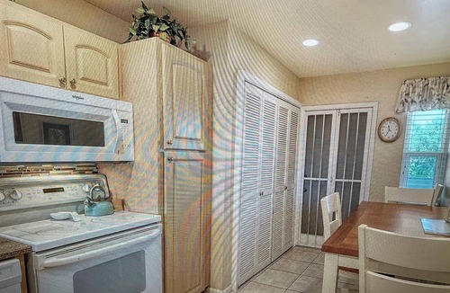 Braden River Condo | Spacious 2nd floor 2-bedroom condo in beautiful Palm Aire CC, Sarasota, FL