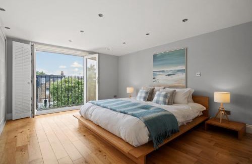Canbury House | Spacious 3 Bed House Kingston upon Thames Sleeps 6 - By Roost Accommodation