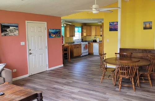 Estate Beeston Hill Apartment | spacious 3 bd, 2 ba. nwsh/dry onsite - AC - stable Wi-Fi - full kitchen