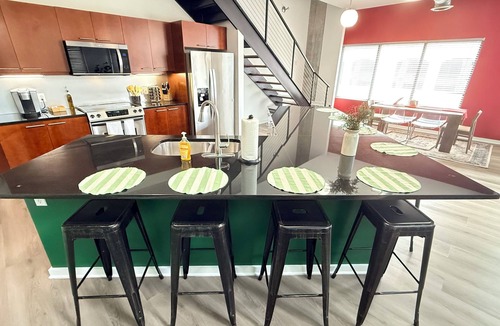 Atlantic Station Area Apartment | Spacious 3 BDR apartment. Perfect for family and groups. Walk to Eats and Shops.
