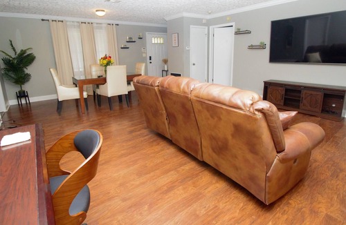 Perry House | Spacious 3-bdrm Home w/Free parking on premises