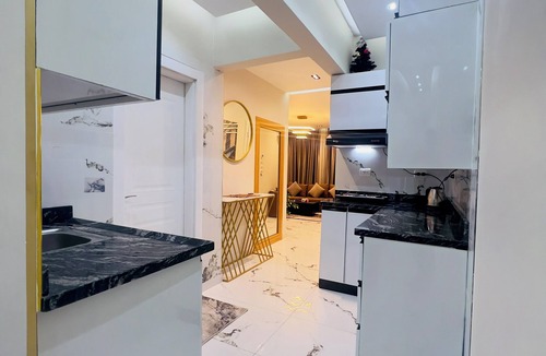 New Cairo Apartment | Spacious 3-bedroom apartment in pleasant Cairo with AC