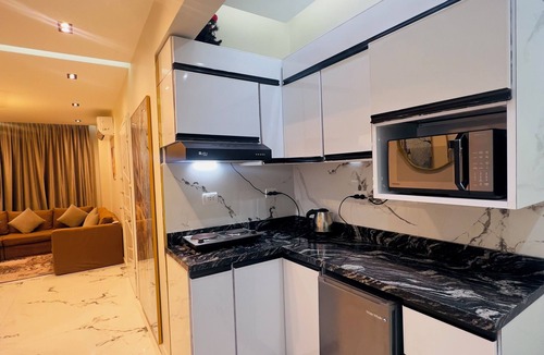New Cairo Apartment | Spacious 3-bedroom apartment in pleasant Cairo with AC