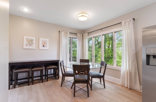 Oakley House | Spacious 3 bed 2.5 bath 2pk spot