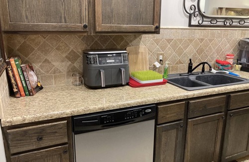 Athens Condo | Spacious 3 bed 2 bath condo close to Memorial Park, Five-points, & UGA in Athens