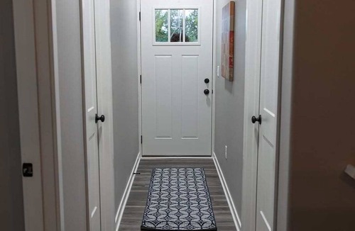 Sycamore Apartment | Spacious 3 bed 2 bath with King Master in Sycamore