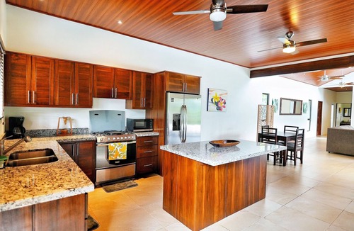 Baru House | Spacious 3 bed, 3 bath home with breathtaking Mountain and Valley views.