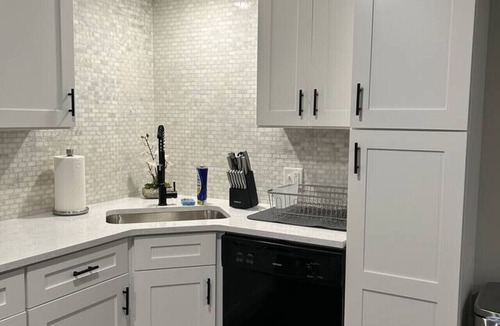 Amherst Apartment | *Spacious 3 bed/3 bath apartment near airport/UB*