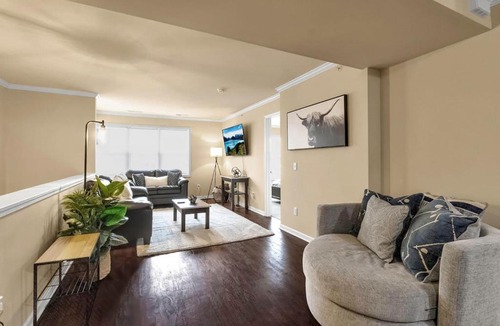 Amherst Apartment | Spacious 3 bed 3 bath apartment near airport UB