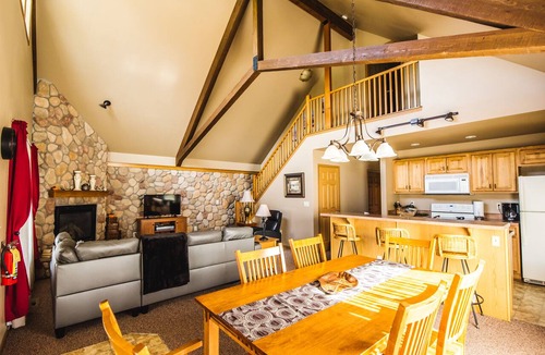 Red Lodge Condo | Spacious 3 Bed, 3 Bath Condo on Golf Course with Hot Tub, Sauna & Indoor Pool!