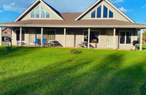 Red Lodge Condo | Spacious 3 Bed, 3 Bath Condo on Golf Course with Hot Tub, Sauna & Indoor Pool!
