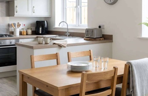 Doncaster House | Spacious 3 BED Doncaster Home w Garden & Parking