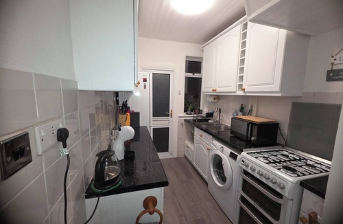Bonnington House | Spacious 3-Bed Edinburgh Stay Near City Centre with Free Parking