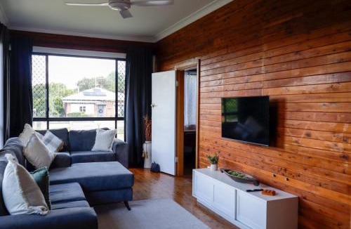 Tenterfield House | Spacious 3-Bed Home in Central Tenterfield