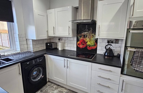 Barnehurst House | Spacious 3 Bed House | WiFi | En-suite | Garden | On-site Free Parking(2 cars)