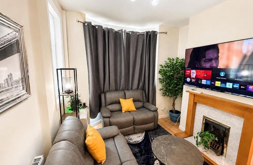 Middlesbrough Apartment | Spacious 3-Bed House Near Uni and Town Centre