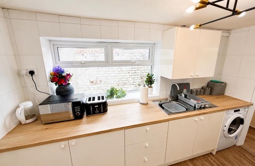 Middlesbrough Apartment | Spacious 3-Bed House Near Uni and Town Centre