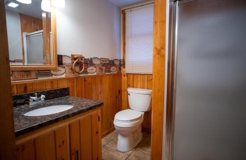Babbitt House | Spacious 3 Bed House - Built for Groups - Smart Tv - Wi-Fi CB11