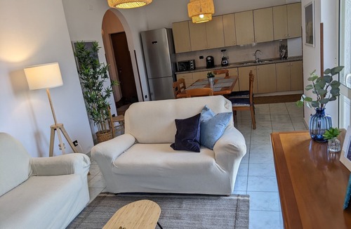 Marina di Davoli Apartment | Spacious 3 Bedroom Seaside Apartment - 5 min walk to beach!