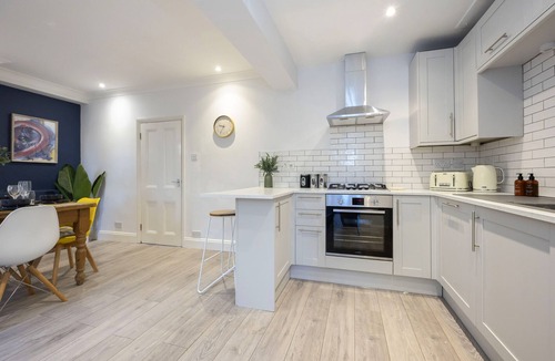 Montpellier House | Spacious 3-Bed Period Home Near Bath Road