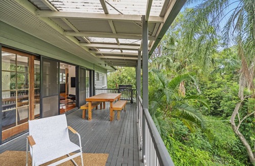 Balmoral Apartment | Spacious 3-Bed Stay with Balcony and BBQ
