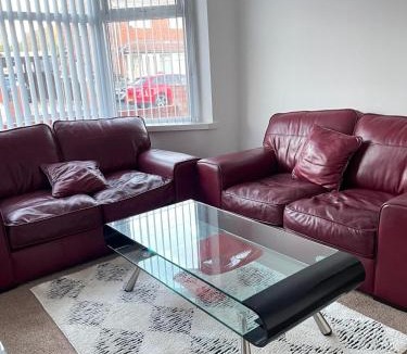 Offerton House | Spacious 3 bed with driveway
