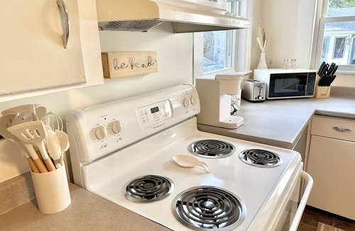 Concord Apartment | Spacious 3 Bedroom 2 Bath First Floor Apt Close to Downtown Concord