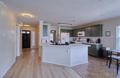 Barker House | Spacious 3-Bedroom, 2-Bath Retreat – Perfect for Families or Groups
