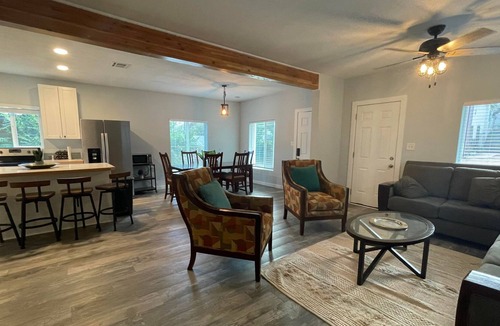 Miami House | Spacious 3 bedroom 2 bath home w/ large kitchen and wifi