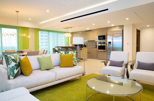 Cancun Apartment | Spacious 3-bedroom 2 level ocean view with 3rd level patio