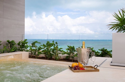 Cancun Apartment | Spacious 3-bedroom 2 level ocean view with 3rd level patio