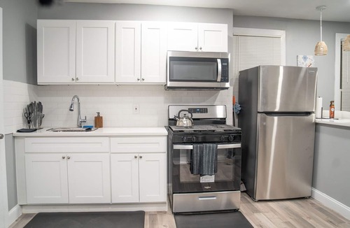 Irvington House | Spacious 3-bedroom , 4 queen beds with 2 bathrooms.