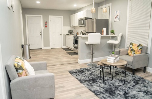 Irvington House | Spacious 3-bedroom , 4 queen beds with 2 bathrooms.