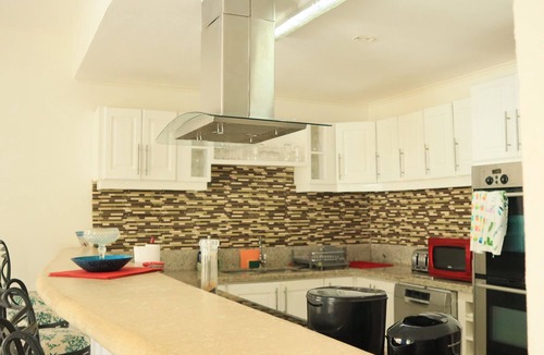 Hastings Apartment | Spacious 3-bedroom apartment within a beautiful oasis along the South Coast.