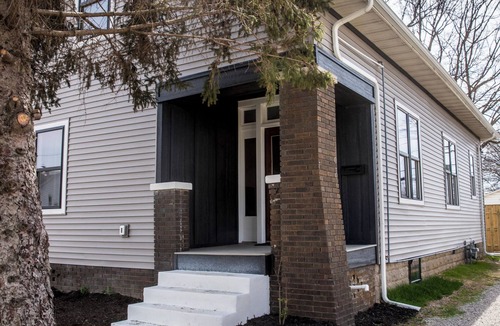 Evansville Apartment | Spacious 3-bedroom apartment ground floor in marvellous Evansville with AC
