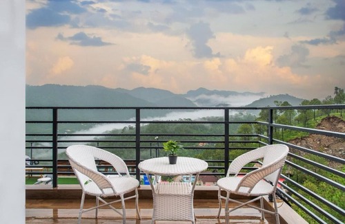 Kumarhatti Apartment | Spacious 3-bedroom apartment in gorgeous Dharampur with AC in floor 7