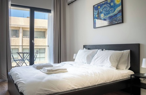 Kadikoy Apartment | Spacious 3-bedroom apartment with WiFi, AC in charming Istanbul