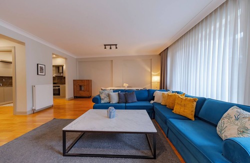 Cihangir Apartment | Spacious 3-bedroom apartment in amazing İstanbul with AC