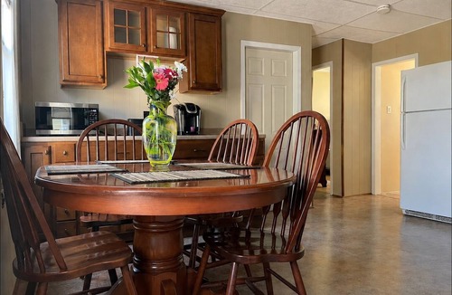 Worcester Apartment | Spacious 3-bedroom apartment near Umass/St Vincents