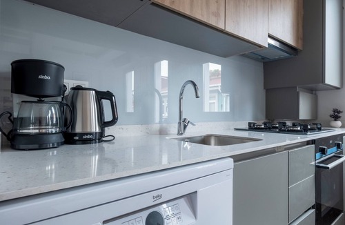 Kabatas Apartment | Spacious 3-bedroom apartment with WiFi and AC in wonderful Istanbul