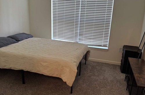 Randolph Apartment | Spacious 3-bedroom apartment with WiFi, AC in lovely Randolph