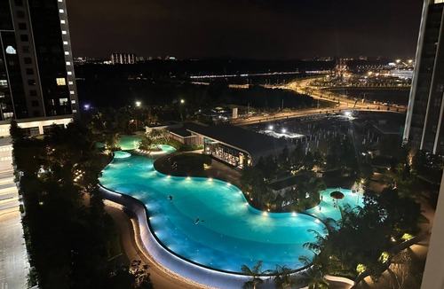 Kuala Langat District Apartment | Spacious 3-bedroom apartment with AC, Netflix, WiFi nearby KLIA, Splash Mania