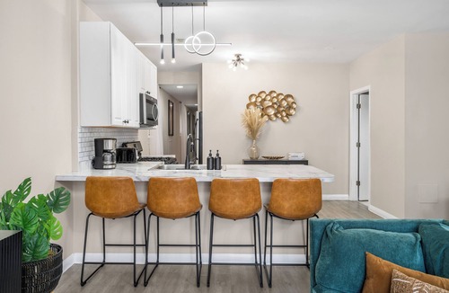 Tri-Taylor Apartment | Spacious 3-bedroom apartment near downtown, FREE PARKING