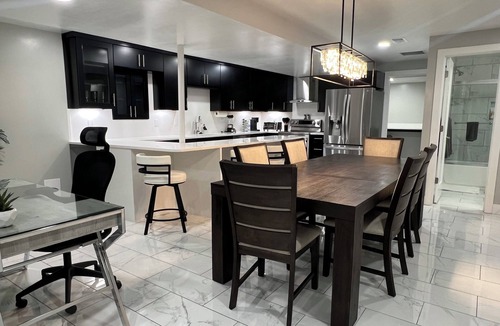 East Gate Apartment | Spacious 3-bedroom apartment with WiFi, AC in fabulous Denver