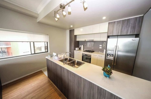 North Rocks Apartment | Spacious 3 bedroom apt lift access near Parramatta