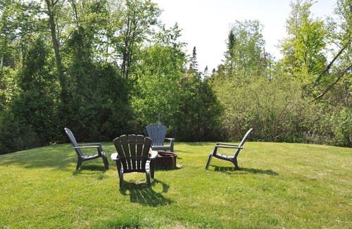 Turkey Point Cottage | Spacious 3 Bedroom Cabin by the lake