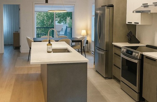 Longueuil Condo | Spacious 3-bedroom condo + Fitness Bike & AC Near Montreal + Private parking