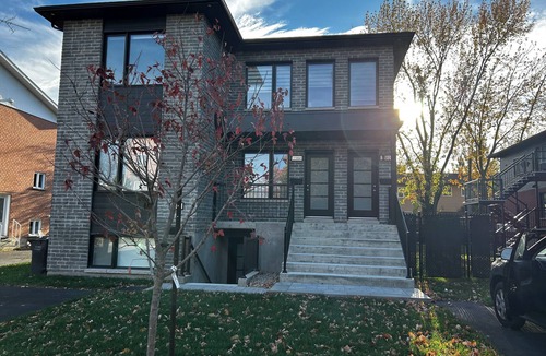 Longueuil Condo | Spacious 3-bedroom condo + Fitness Bike & AC Near Montreal + Private parking