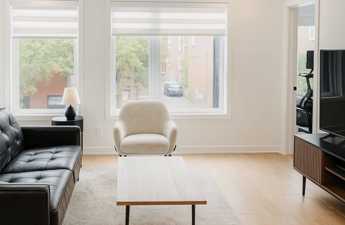Longueuil Condo | Spacious 3-bedroom condo + Fitness Bike & AC Near Montreal + Private parking