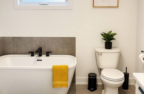 Longueuil Condo | Spacious 3-bedroom condo + Fitness Bike & AC Near Montreal + Private parking